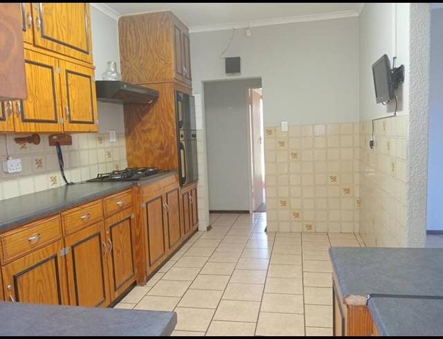 3 BEDROOM HOUSE FOR SALE IN HELIKON PARK